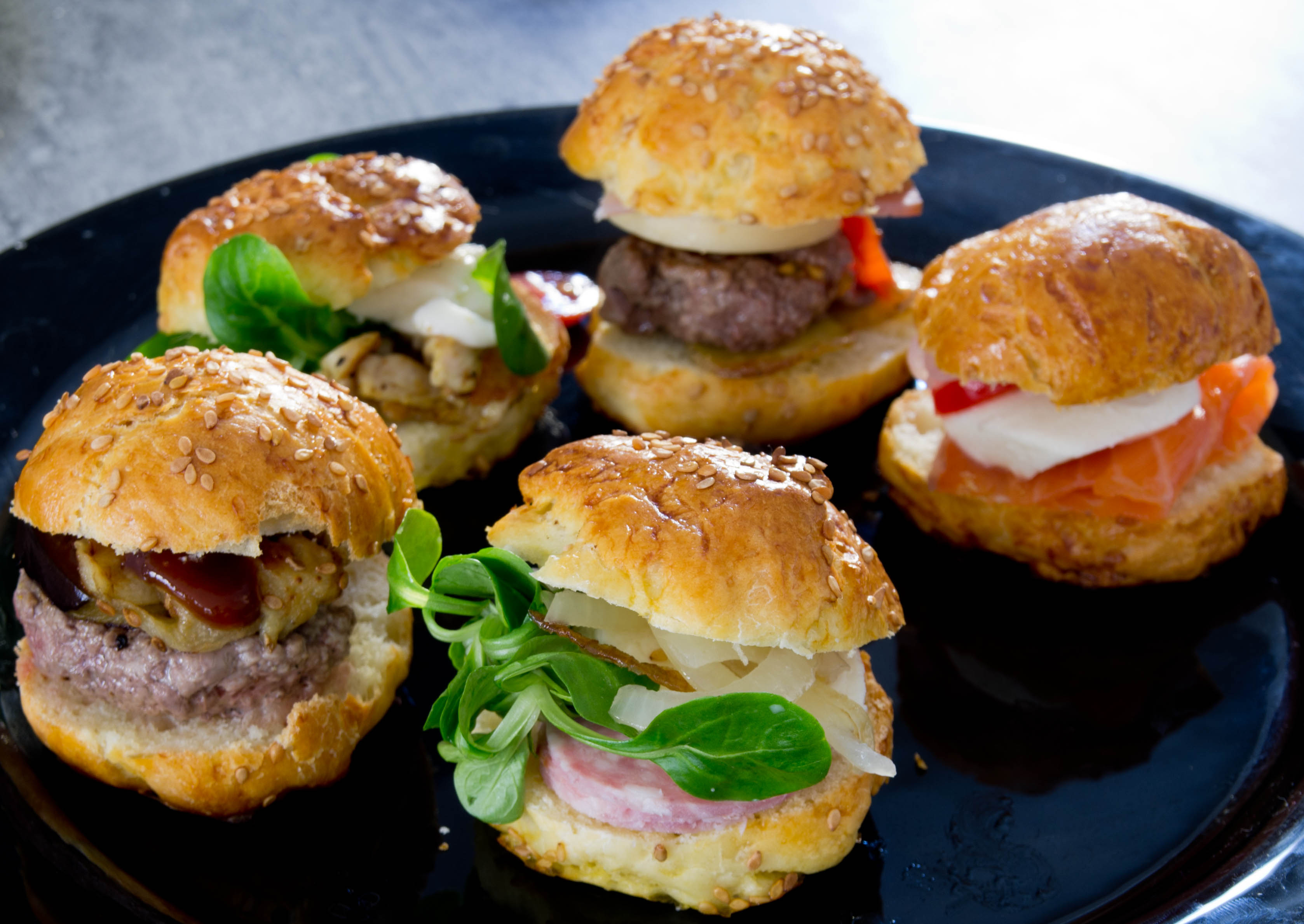 Mini burgers (buns faits maison) | Les expériences culinaires de Carole
